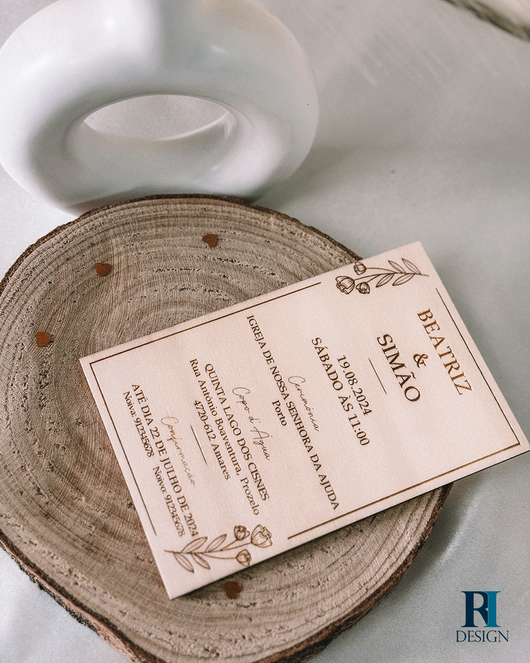 Invitación de boda de madera